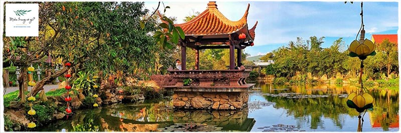 Hồ sen chùa